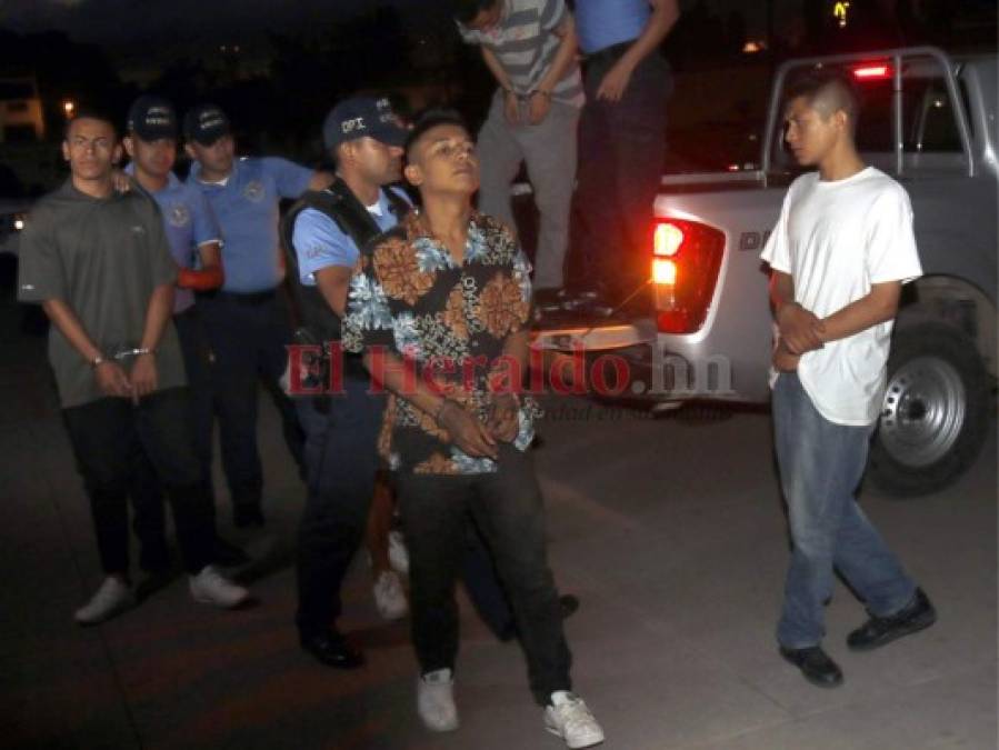 FOTOS: Así fue la captura de seis pandilleros de la 18; les hallan potentes armas y chalecos policiales