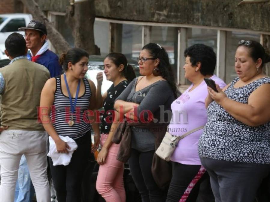 FOTOS: Dolor y lágrimas de familiares de taxista asesinado en barrio La Guadalupe