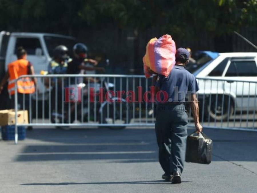 FOTOS: Mercados desbordados mientras capitalinos se exponen al Covid-19