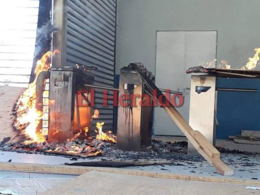 Así fue la protesta protagonizada por encapuchados en Ciudad Universitaria