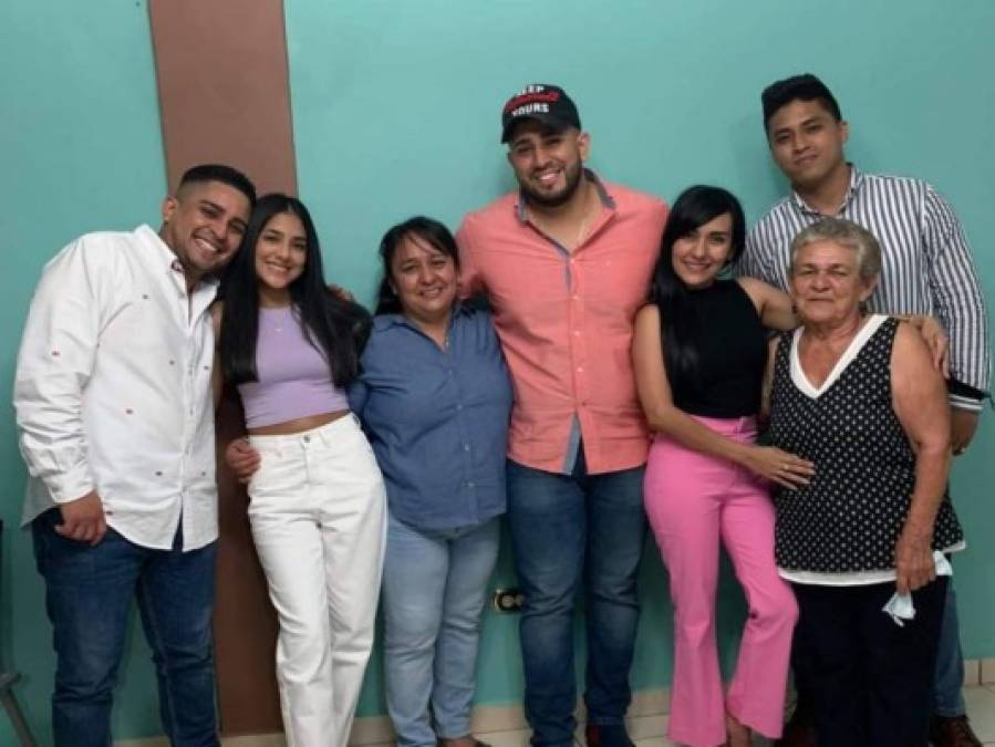 Así fue la bienvenida a Kevin Solórzano en El Chimbo, tras salir larga espera (Fotos)