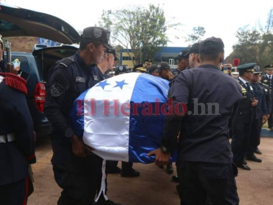En imágenes: Cortejo fúnebre en honor a los dos policías Tigres muertos en enfrentamiento