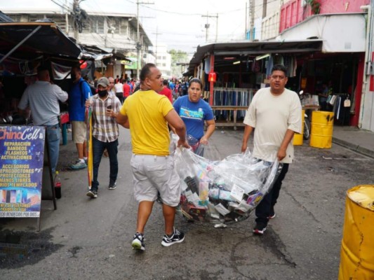 Tragedia en Año Nuevo: rostros de dolor al perderlo todo en incendio en San Pedro Sula