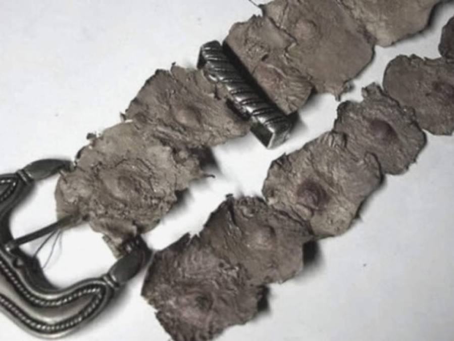 Collar de narices, cinturón de pezones y lámpara de piel humana: Artesanías que hacía un asesino con restos de sus víctimas (FOTOS)