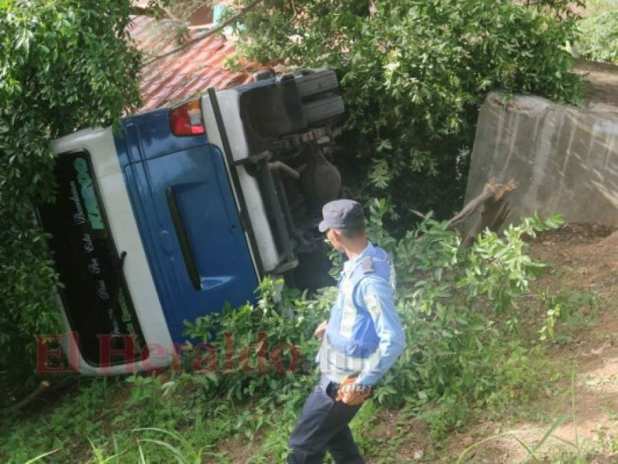 FOTOS: La escena de llanto y dolor que dejó el crimen contra cobrador y su esposa en aldea El Tablón de Tegucigalpa