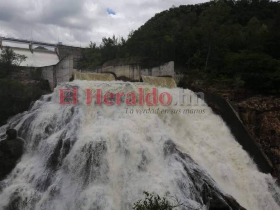 Imágenes de represa La Concepción en su nivel máximo tras intensas lluvias