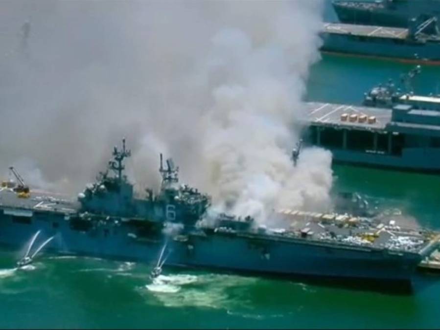 Impactantes imágenes deja explosión en buque militar en San Diego, EEUU