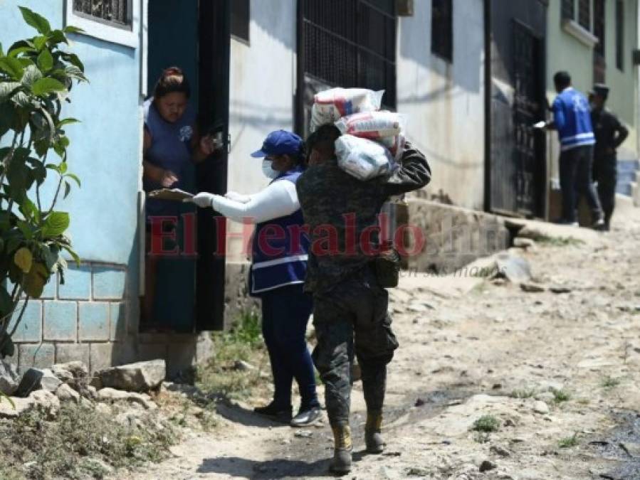 FOTOS: Así fue la entrega de alimentos en colonia Mary Flakes de la capital