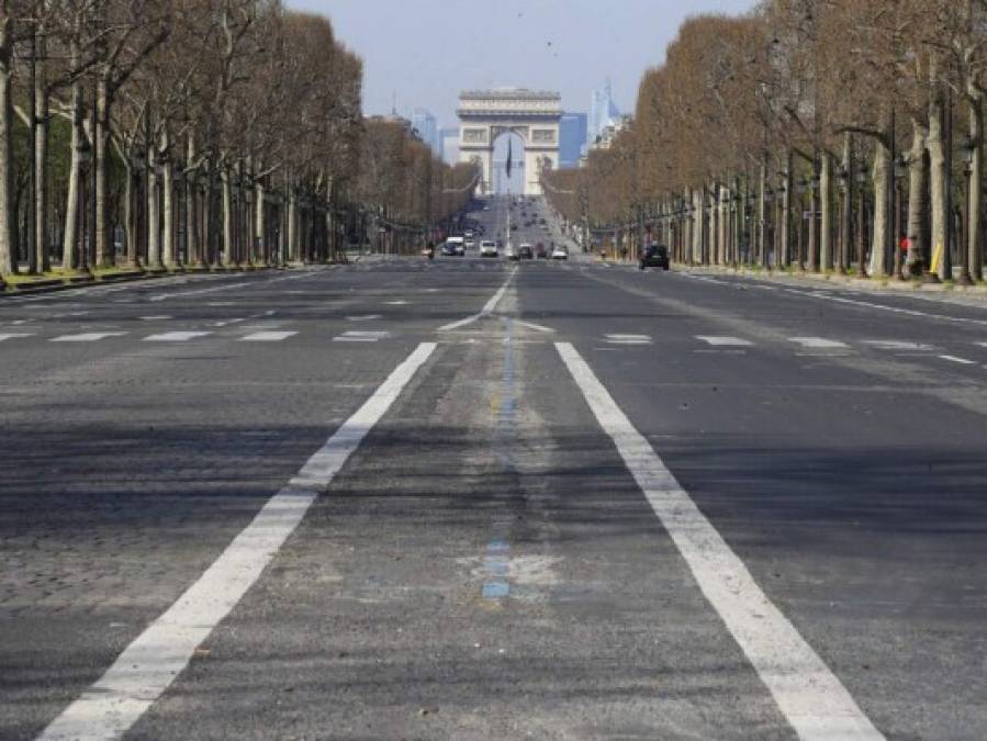 Calles vacías y pilas de ataúdes, panorama sombrío en Italia y España