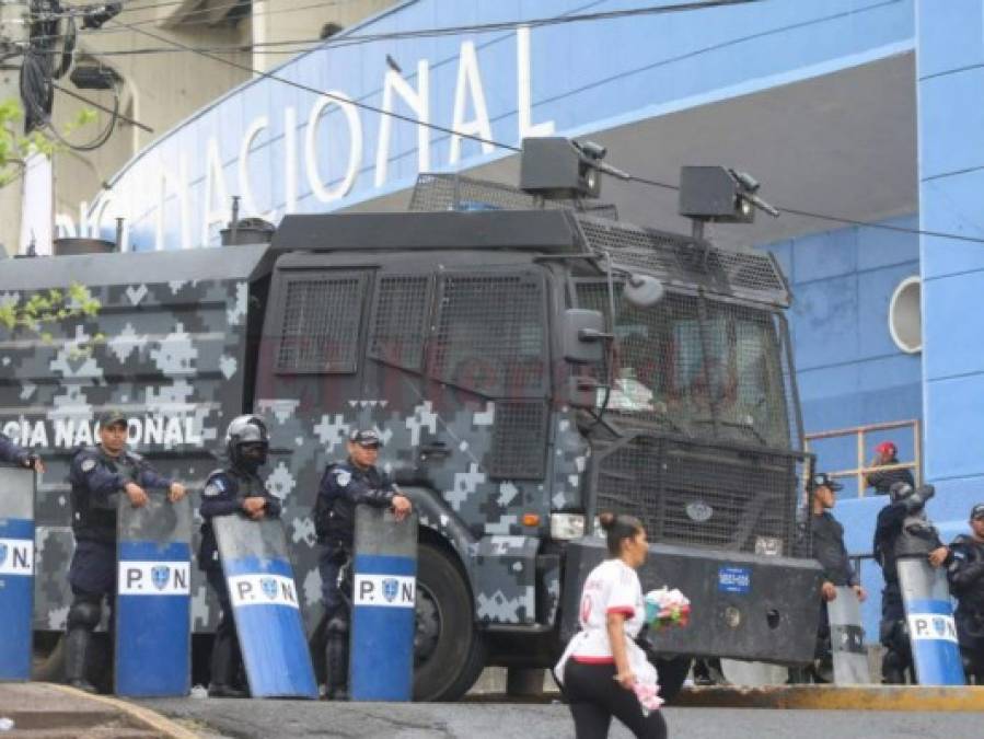 Los rostros de la pasión. Así han llegado los hinchas de Motagua al Nacional para la final