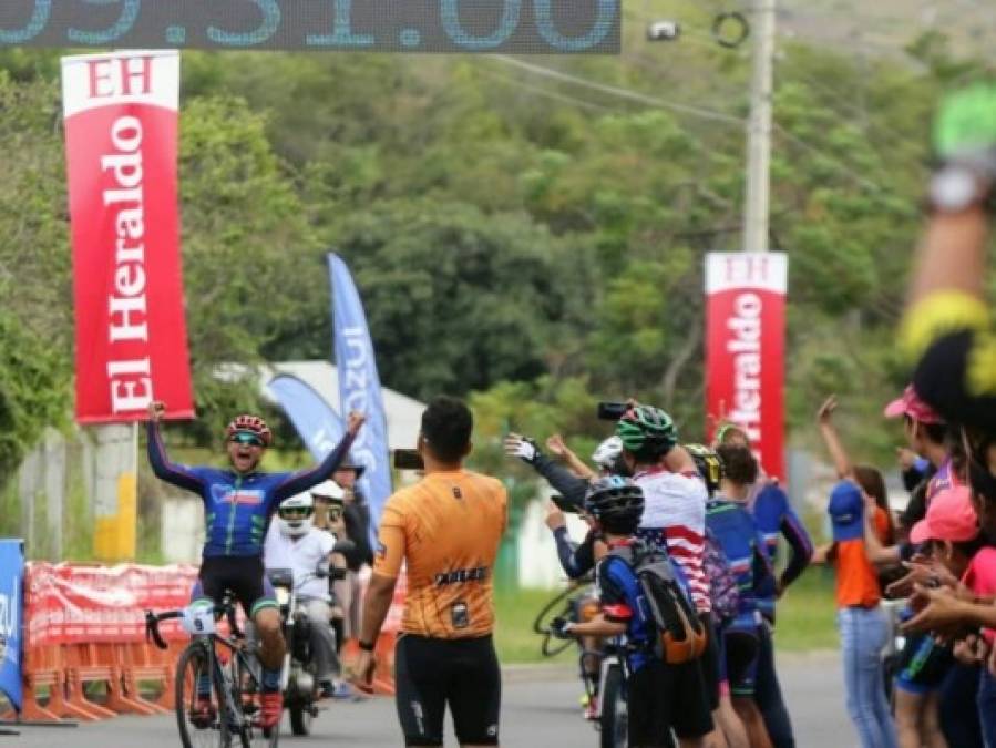 Fotos: Momento en el que Jorge Torres se alzó como campeón de la Séptima Vuelta Ciclística de EL HERALDO 2018