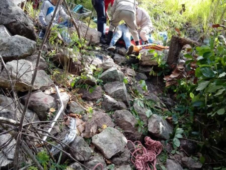 FOTOS: Las imágenes que dejó la caída de un vehículo a un abismo de La Paz