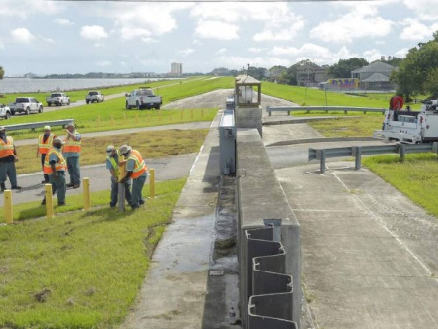 Evacuaciones masivas y estado de emergencia, golfo de EE UU se prepara para el huracán Ida