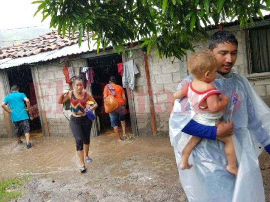 Trasladan a hondureños a albergues por inundaciones tras fuertes lluvias