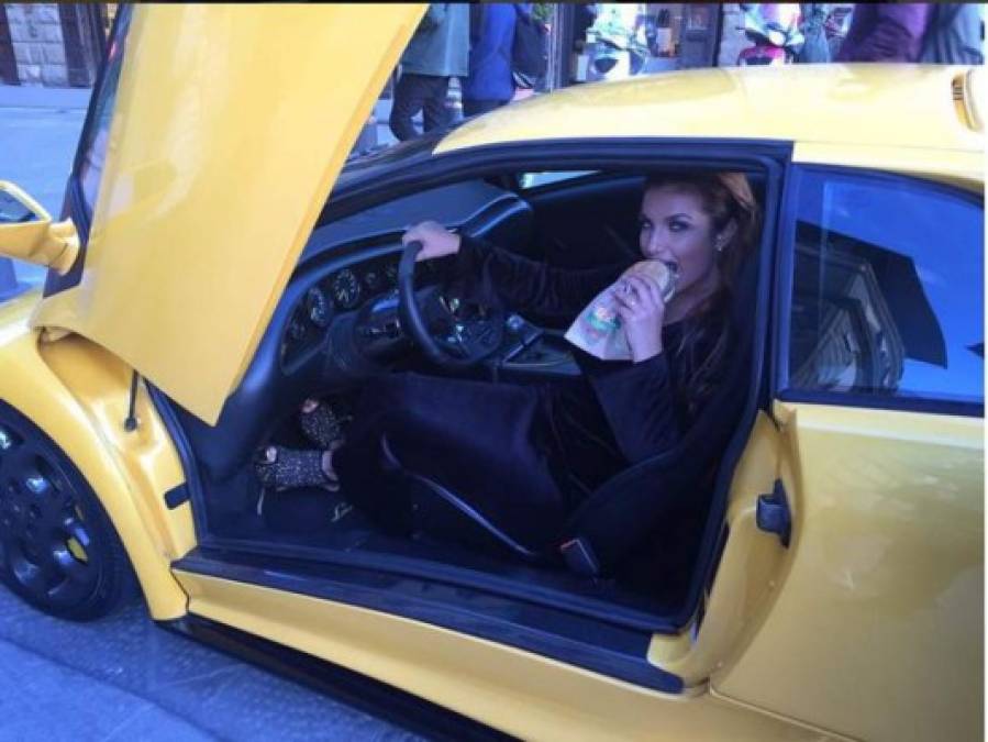 FOTOS: La sensual Elettra Miura Lamborghini