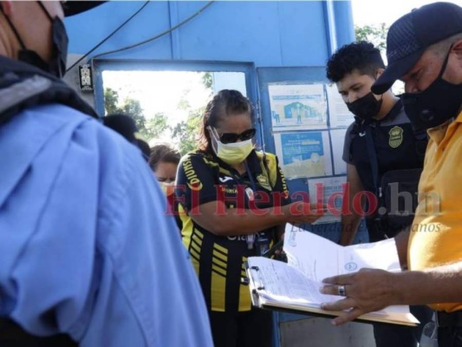 Aficionados acuden al Olímpico aunque Sinager prohíbe su ingreso (FOTOS)