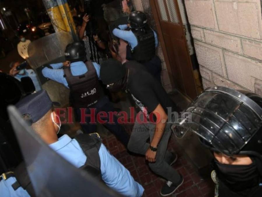 Así se vivió el segundo interrogatorio a policías sospechosos en la muerte de Keyla Martínez (FOTOS)