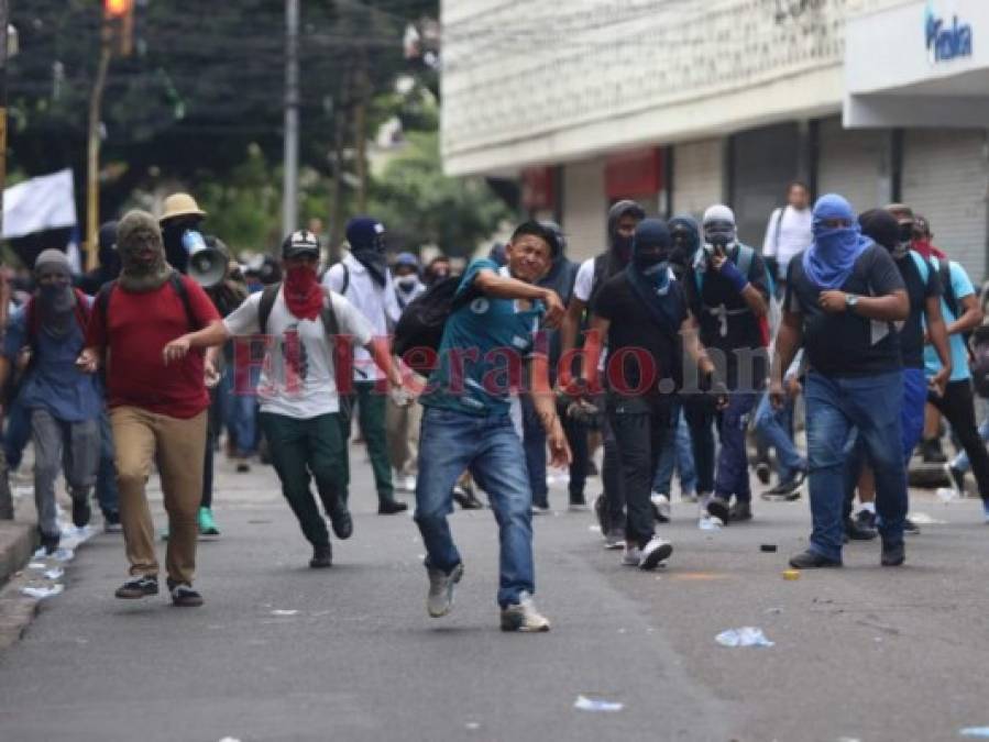 Protesta de la Plataforma concluye en enfrentamiento con la Policía