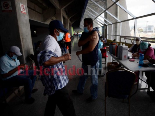 Así se desarrolló la jornada de vacunación para aplicar la segunda dosis contra el coronavirus (Fotos)