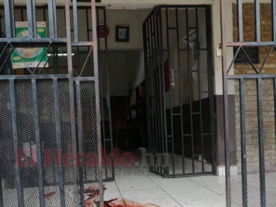 FOTOS: Así quedó la escena del crimen en el centro de salud de la colonia Alemania donde asesinaron a padre e hijo