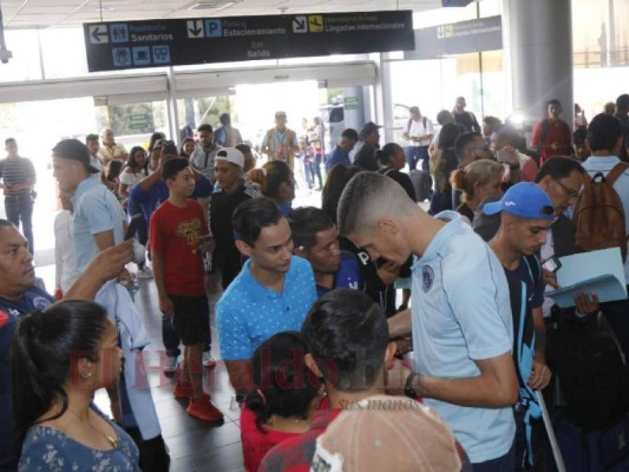 FOTOS: Entre abrazos y selfies, así viajó Motagua a Costa Rica para la final ante Saprissa