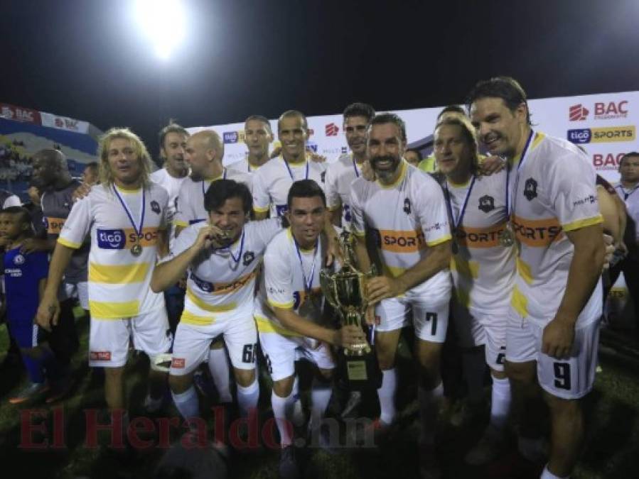 Las fotos del Duelo de Leyendas en el que Cambiasso, Materazzi, Hierro, Julio César y compañía brillaron en San Pedro Sula