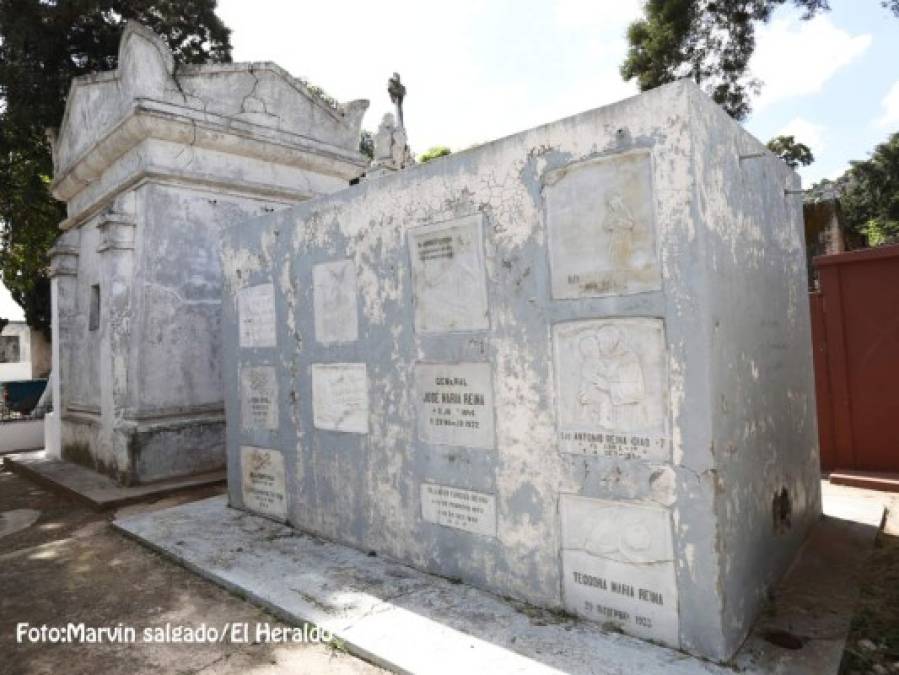 12 tumbas icónicas del Cementerio General de Comayagüela en el Distrito Central