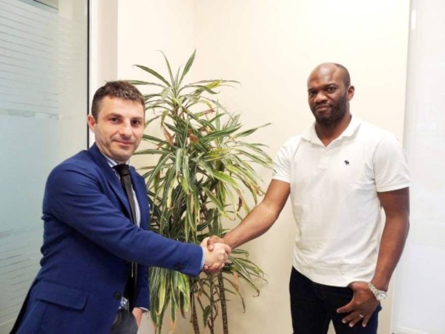 Así fue el primer entrenamiento de David Suazo con el Carbonia de Italia