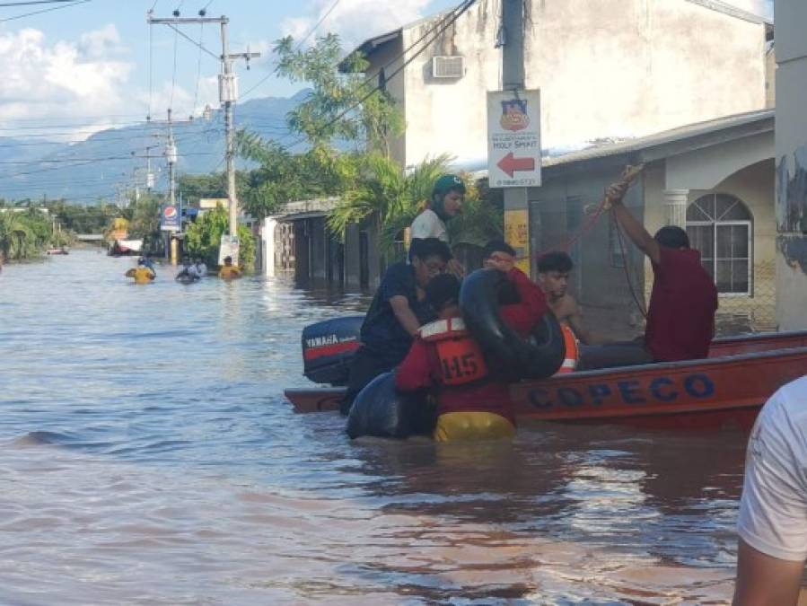 Continúa el rescate de hondureños afectados tras el doloroso paso de Eta (FOTOS)
