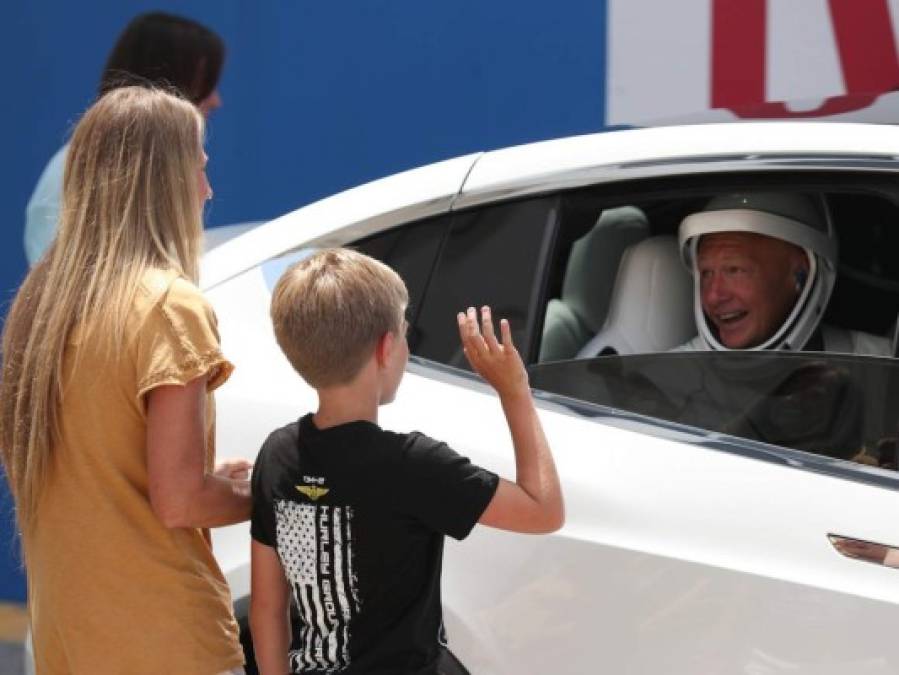 Así fue la despedida de los astronautas antes de abordar el SpaceX