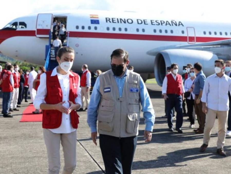 El sencillo look de la reina Letizia en su visita solidaria a Honduras (FOTOS)