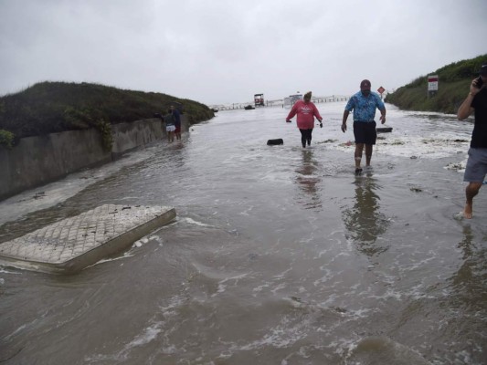 FOTOS: Huracán Hanna golpea fuerte a Texas, que ya lidia con pandemia