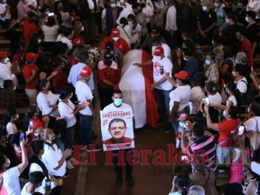 Entre consternación y llanto entierran a 'Paquito' Gaitán, alcalde de Cantarranas