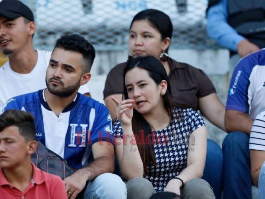 FOTOS: Sonrisas de los niños y banderas de la H predominan en el ambiente del Honduras vs Chile