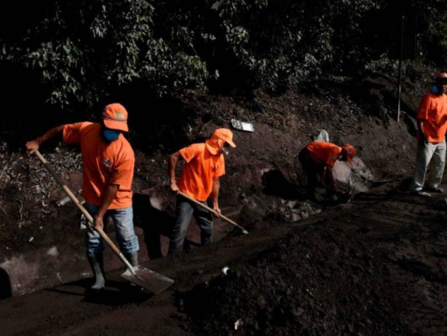 ﻿Fotos: La noble labor de los héroes anónimos tras erupción del volcán de Fuego en Guatemala