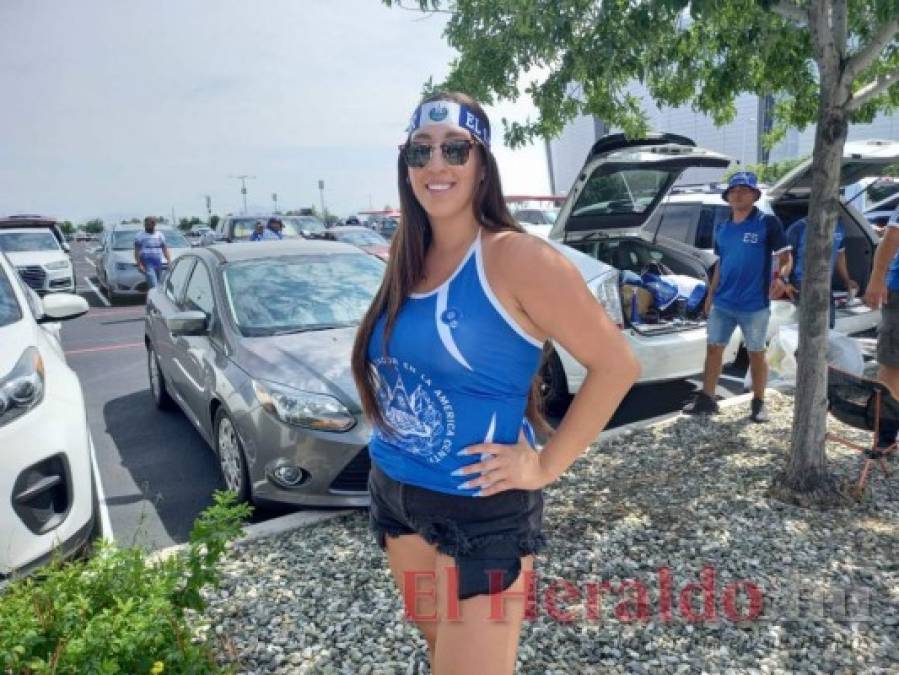 Belleza de hondureñas engalana el ambiente en el Honduras vs. México de la Copa Oro (FOTOS)