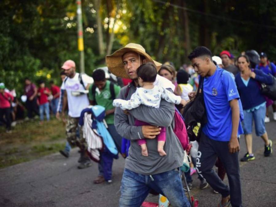 Las duras imágenes que deja la caravana de migrantes y que conmueven a Honduras