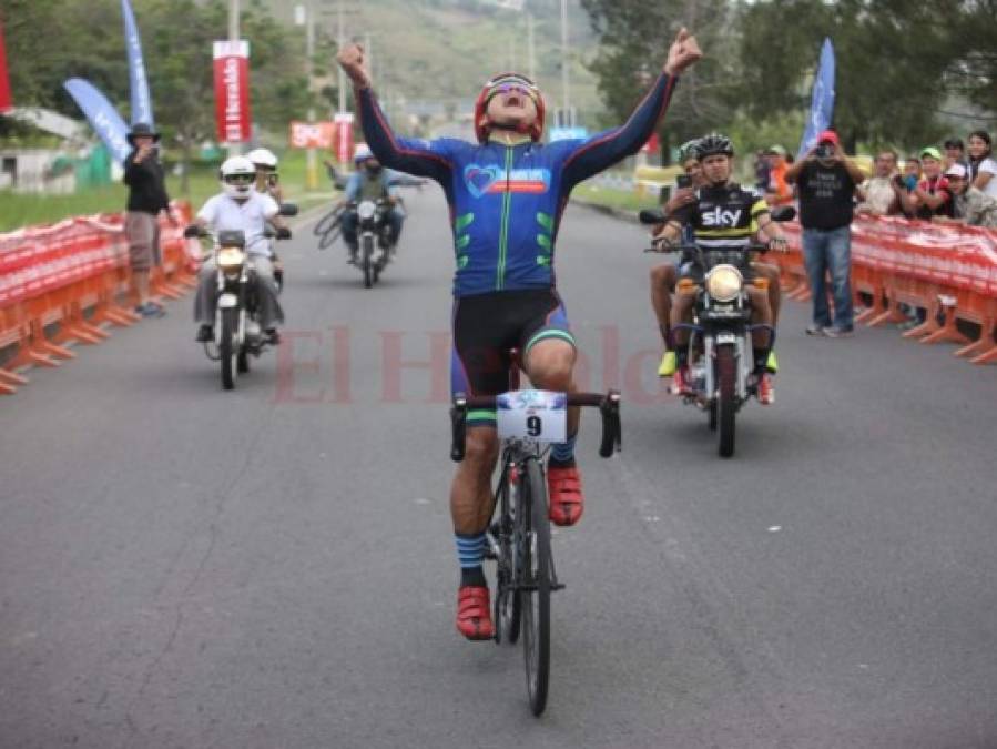 Fotos: Momento en el que Jorge Torres se alzó como campeón de la Séptima Vuelta Ciclística de EL HERALDO 2018