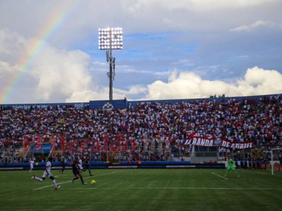 No se vio en la final entre Motagua y Olimpia: El dolor de Pereira por el autogol, el arcoiris radiante y un aficionado herido