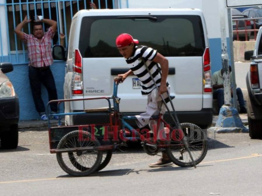 La travesía de hondureños que planean ir a vacunarse a El Salvador (FOTOS)  