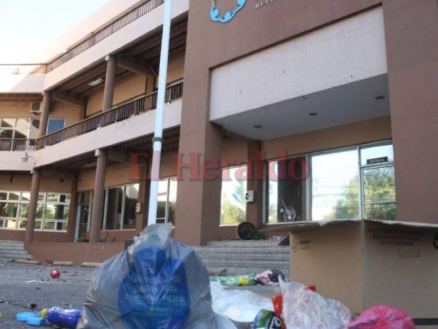 Grupo de vándalos dejan destrozos en las instalaciones del Ministerio Público