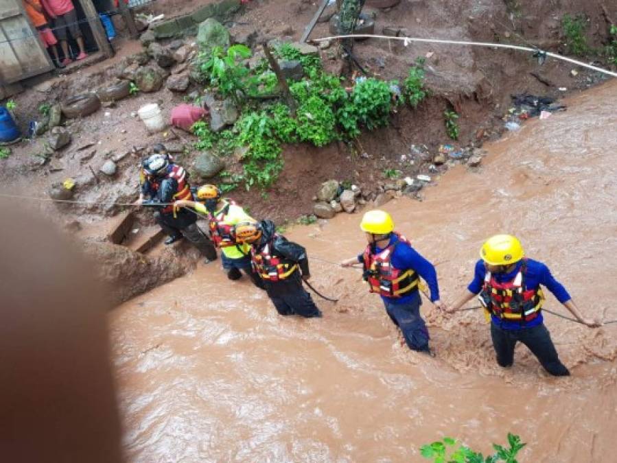 Trasladan a hondureños a albergues por inundaciones tras fuertes lluvias