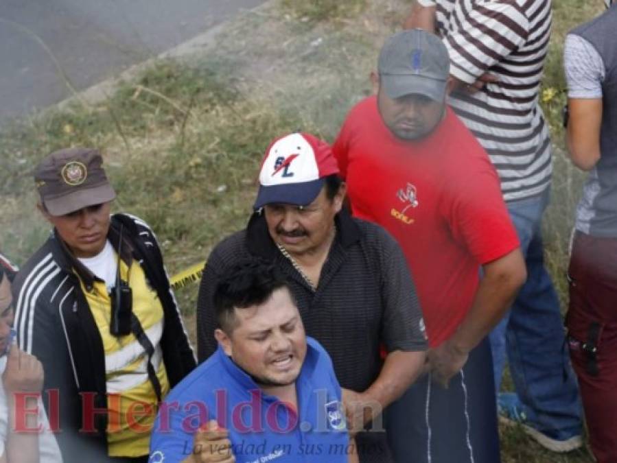 Desgarradoras imágenes: Dolor, llanto y conmoción de familiares de conductor asesinado en el bulevar FFAA