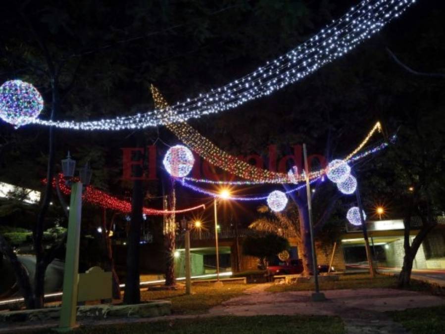 Fotos: Destellos de Navidad ya se aprecian en los parques de la capital de Honduras