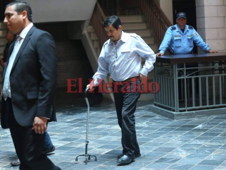 Demacrado llega el exministro Alejandro Ventura a los Tribunales de justicia