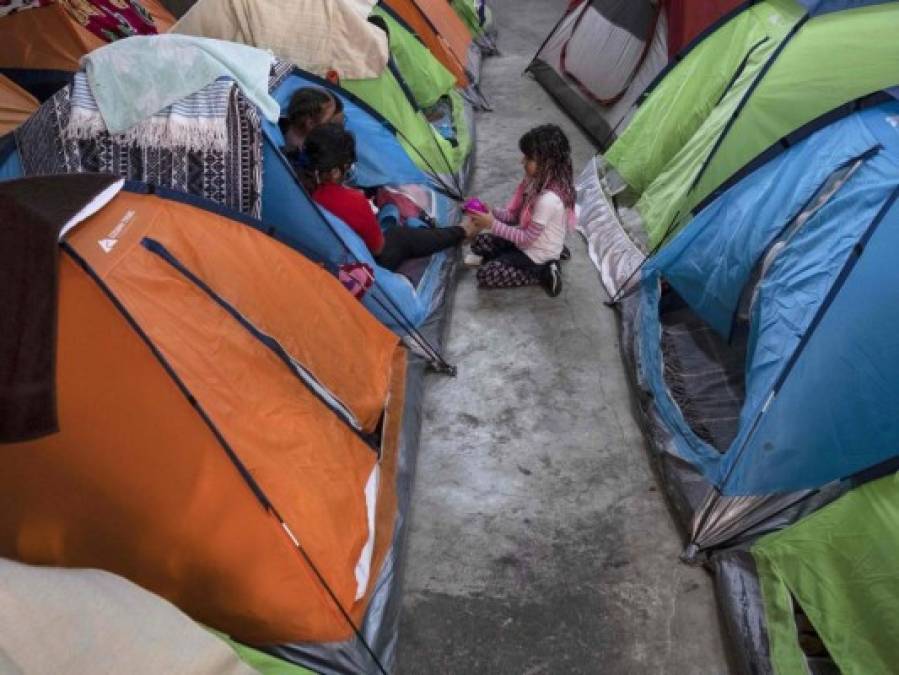 FOTOS: Hacinados y mendigando, el calvario de migrantes durante pandemia en México