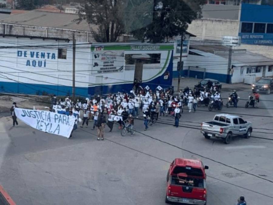 Así fue la marcha de antorchas para exigir justicia por la muerte de Keyla Martínez