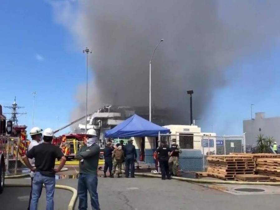 Impactantes imágenes deja explosión en buque militar en San Diego, EEUU