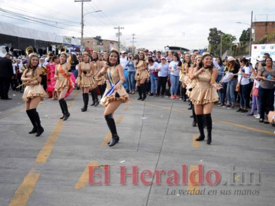 FOTOS: Colegios que se lucieron con talentosas palillonas