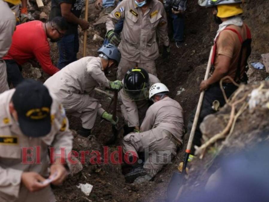 Las dramáticas imágenes del rescate de dos soterrados en Las Acacias